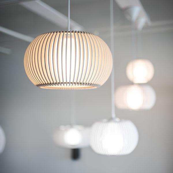 Vanerinen design valaisin Visapajalta